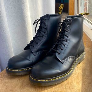 1460 Black Doc Martens💫
